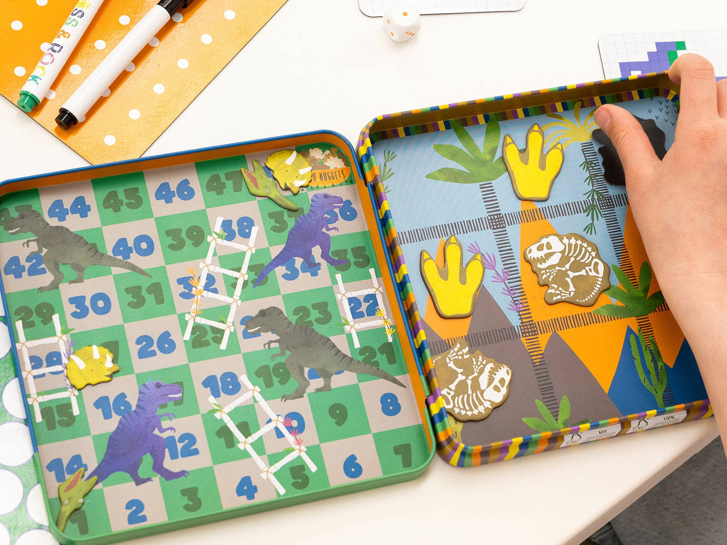 Magnetic Fun & Games Tin - Dinosaur